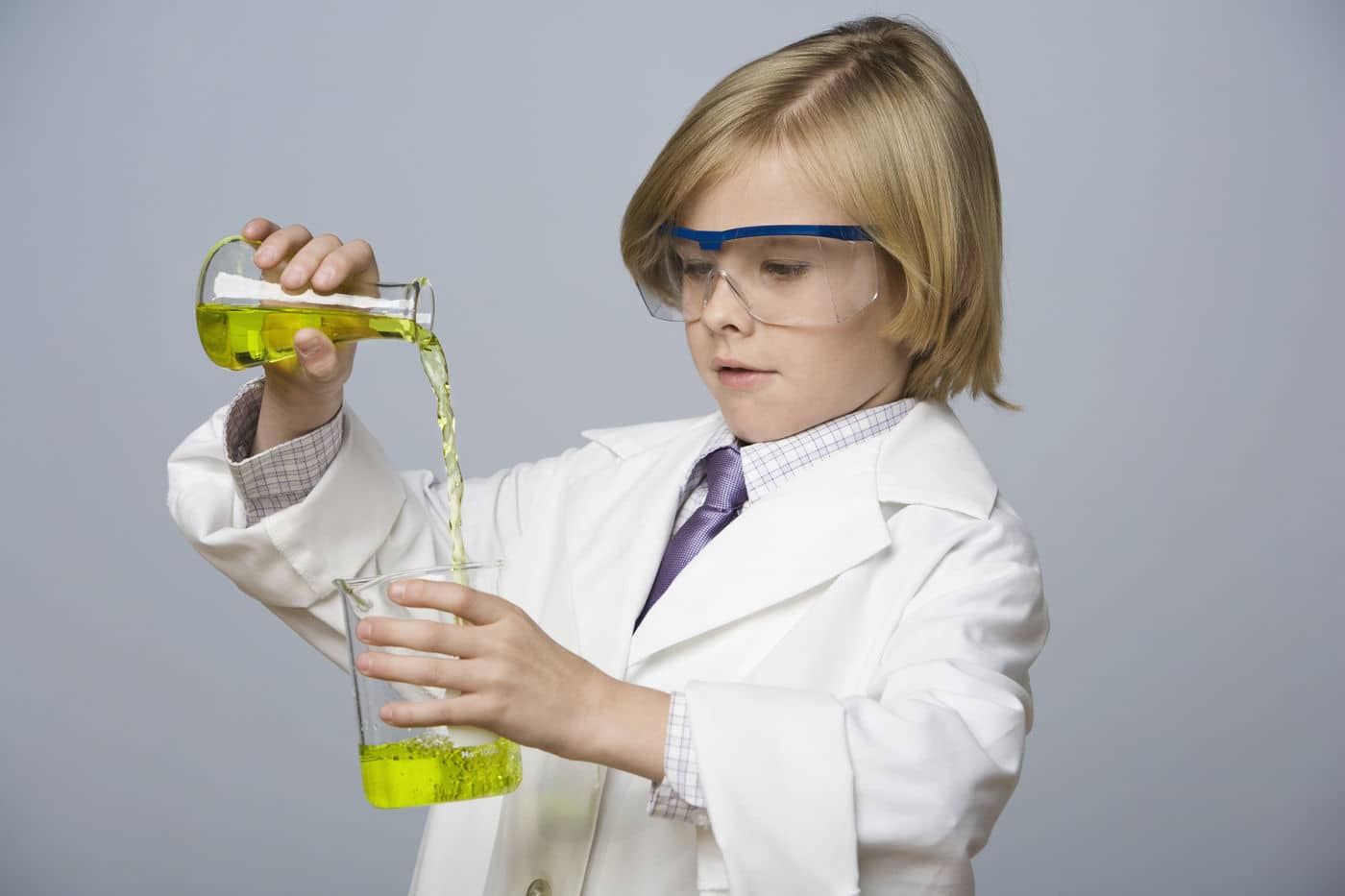 Наука в жизни детей. Ребенок ученый. Дети химики. Эксперименты ученых. Ученые детские.